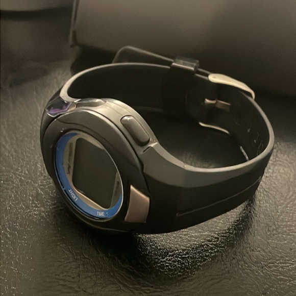 Watch - needs new battery - Picture 3 of 3